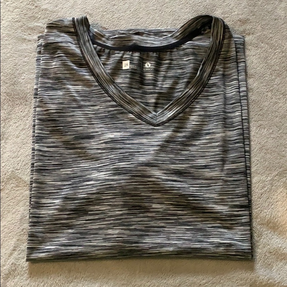 🎀 3/$20 Xersion short sleeve v neck shirt